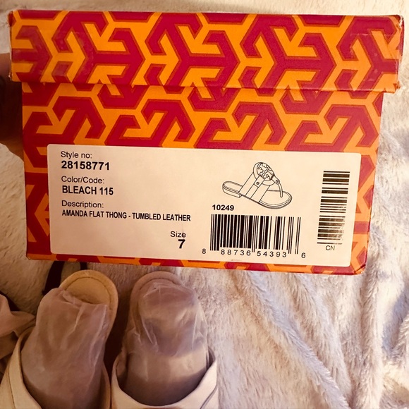 Tory Burch Amanda Flat Thongs  leather size 7 in grate shape With Box - Picture 6 of 9